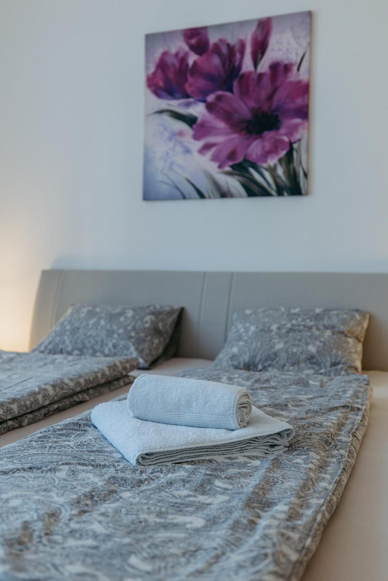 Grosse Ferienwohnung Burgenland Άιζενστατ Εξωτερικό φωτογραφία